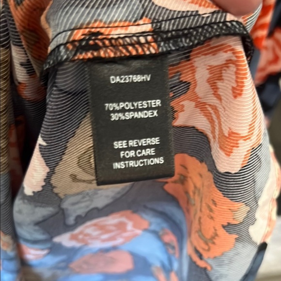 Aakaa Medium Floral Long Sleeve Top - Picture 10 of 10